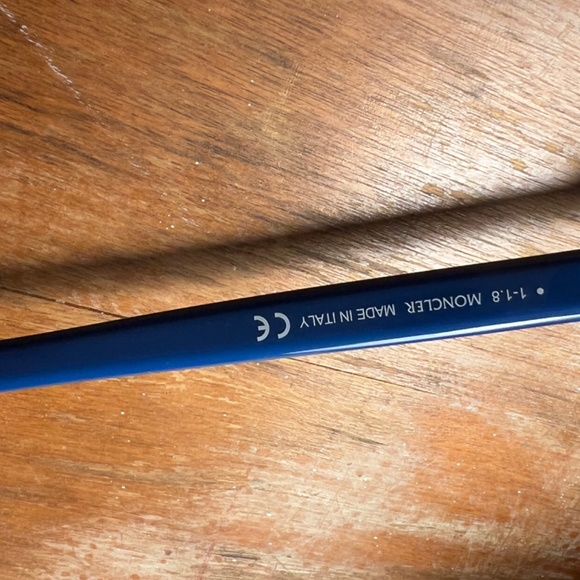 Moncler sunglasses - Picture 4 of 7